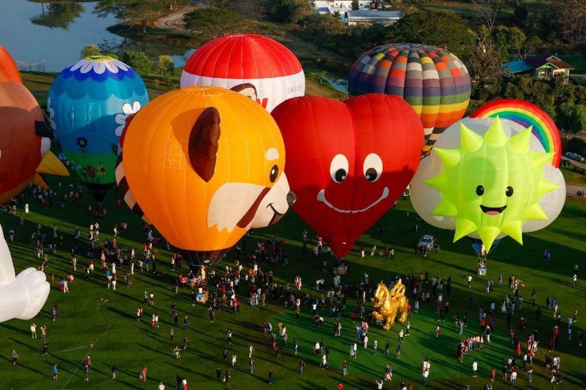 싱하 파크 치앙라이는 13개국에서 온 30개의 풍선을 ...